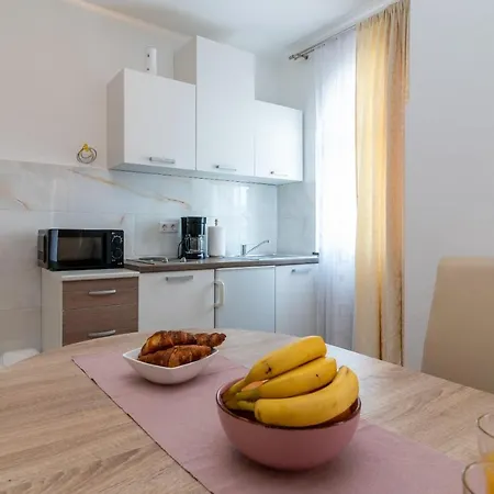 Beachfront Jurica With Balcony * Trogir