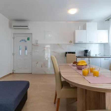 Beachfront Jurica With Balcony * Trogir