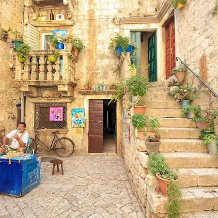 Beachfront Jurica With Balcony Апартаменти