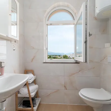 Beachfront Jurica With Balcony Apartment Trogir