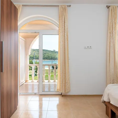 Апартаменти Beachfront Jurica With Balcony