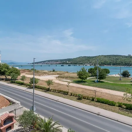 Beachfront Jurica With Balcony Apartment Trogir
