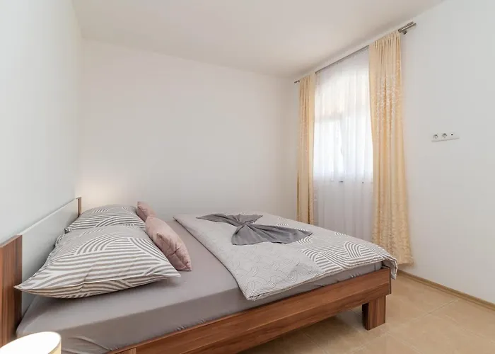 Beachfront Jurica With Balcony Lejlighed