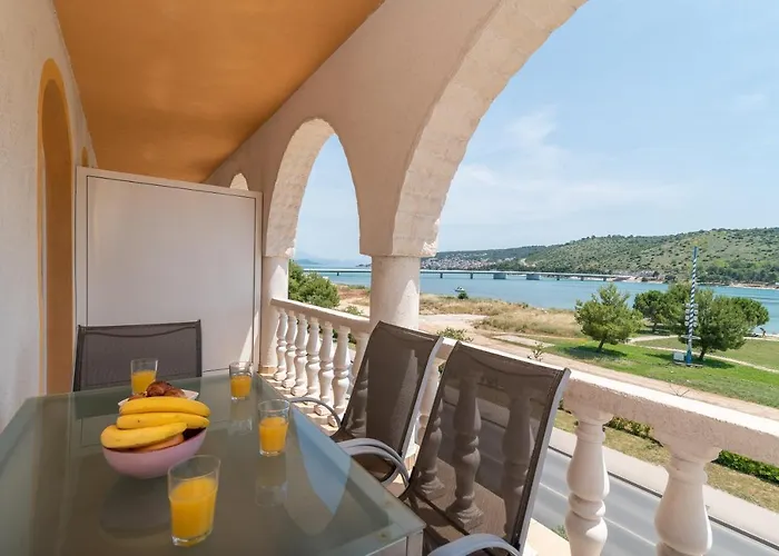 Beachfront Jurica With Balcony Lejlighed *