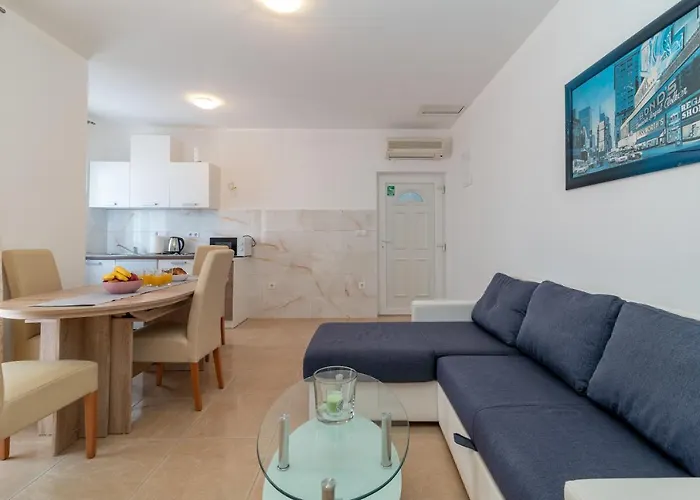 Lejlighed Beachfront Jurica With Balcony Trogir