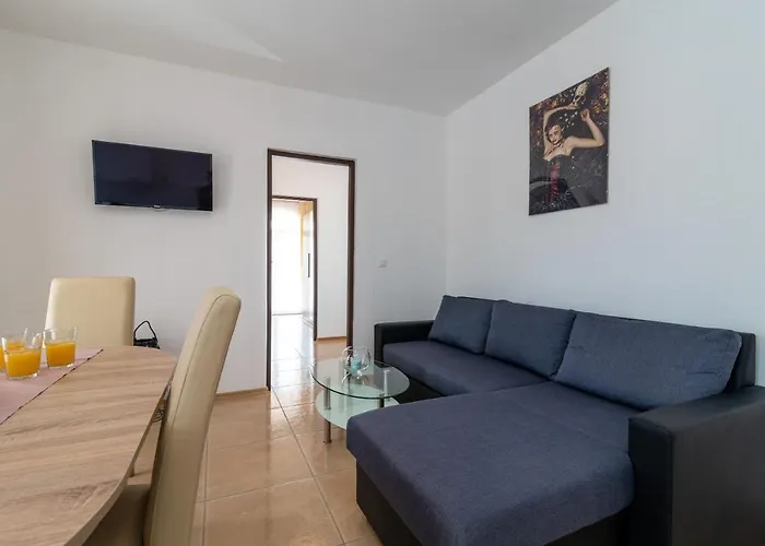 Beachfront Jurica With Balcony Lejlighed Trogir