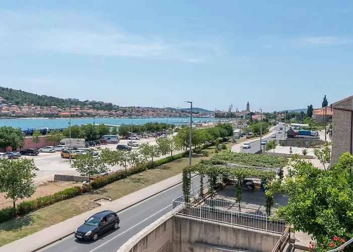 Beachfront Jurica With Balcony Lejlighed *