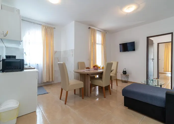 Lejlighed Beachfront Jurica With Balcony Trogir