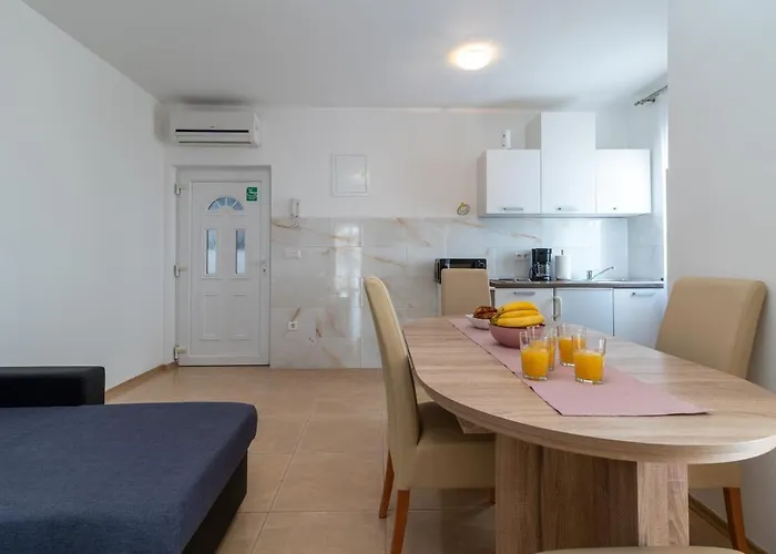 Beachfront Jurica With Balcony * Trogir