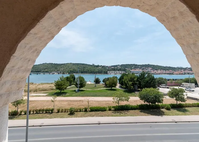 Beachfront Jurica With Balcony Lejlighed *