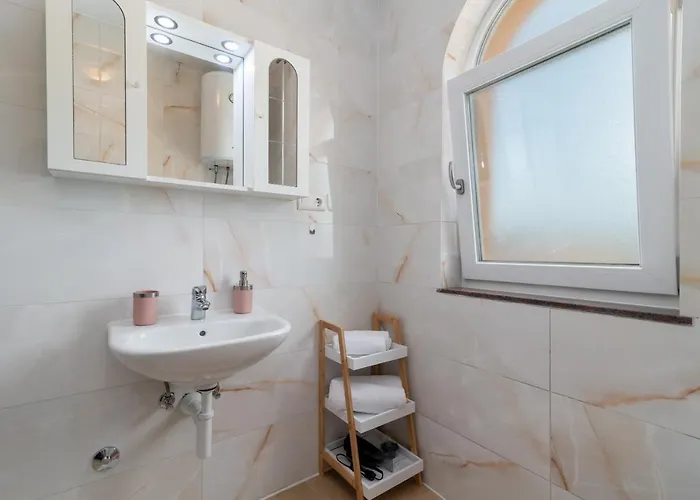 Lejlighed Beachfront Jurica With Balcony Trogir