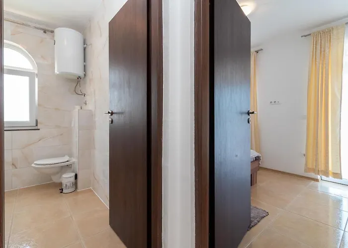Lejlighed Beachfront Jurica With Balcony Trogir