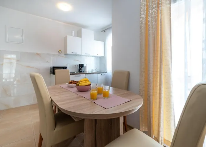 Lejlighed Beachfront Jurica With Balcony Trogir