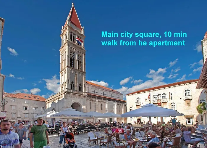 Beachfront Jurica With Balcony Lejlighed Trogir