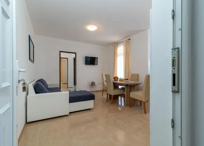 Beachfront Jurica With Balcony Lejlighed