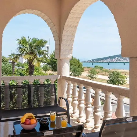 Διαμέρισμα Beachfront Jurica With Balcony *