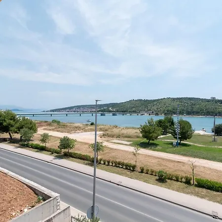 Lägenhet Beachfront Jurica