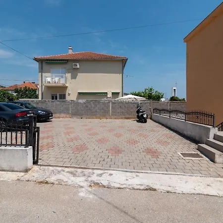 Beachfront Jurica With Balcony Διαμέρισμα Τρογκίρ