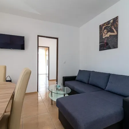 Beachfront Jurica With Balcony Appartement Trogir