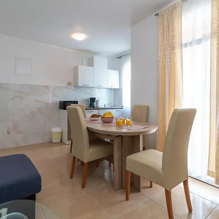Beachfront Jurica With Balcony Appartement Trogir