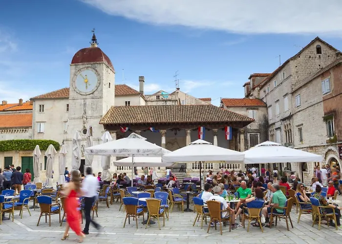 Beachfront Jurica With Balcony * Trogir