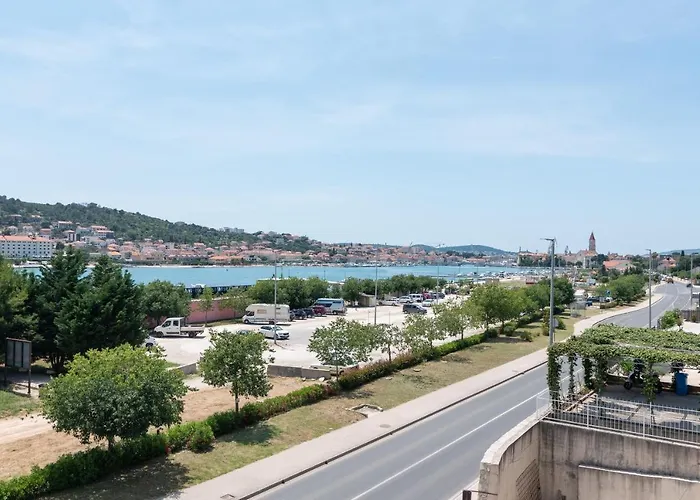 Beachfront Jurica With Balcony Appartement