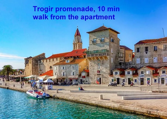 Beachfront Jurica With Balcony Appartement Trogir
