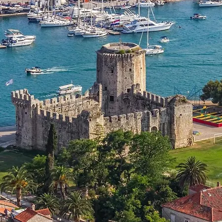 شقة Beachfront Jurica With Balcony *