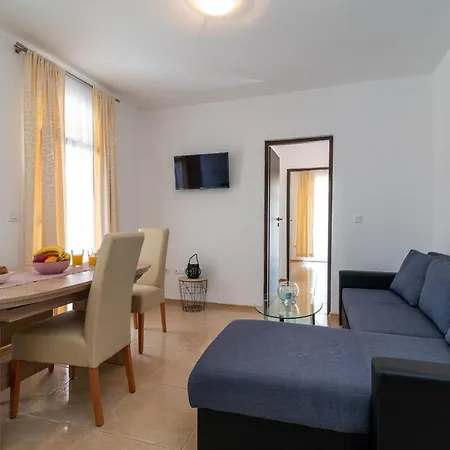 Διαμέρισμα Beachfront Jurica With Balcony