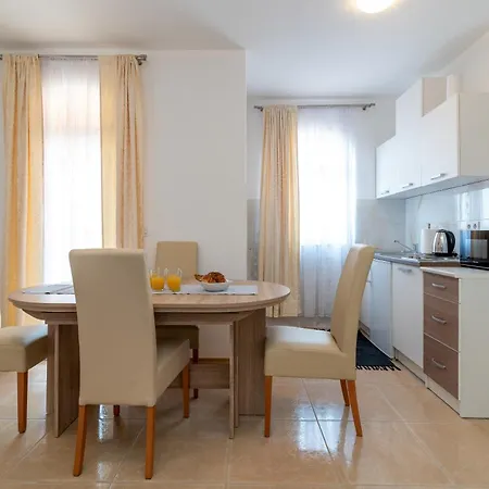 Διαμέρισμα Beachfront Jurica With Balcony Τρογκίρ