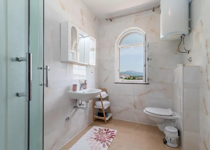 公寓 Beachfront Jurica With Balcony