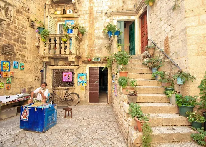 Beachfront Jurica With Balcony 公寓