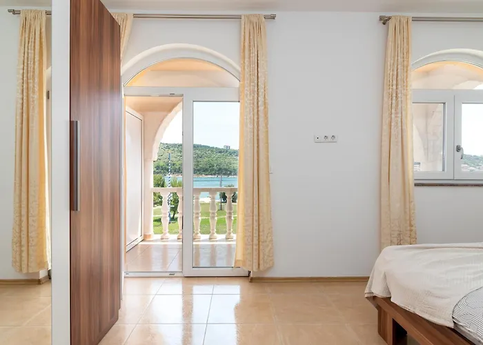 公寓 Beachfront Jurica With Balcony